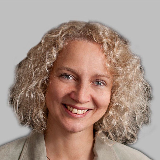 Dr. Claudia Garn